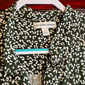 Women's short sleeve button down